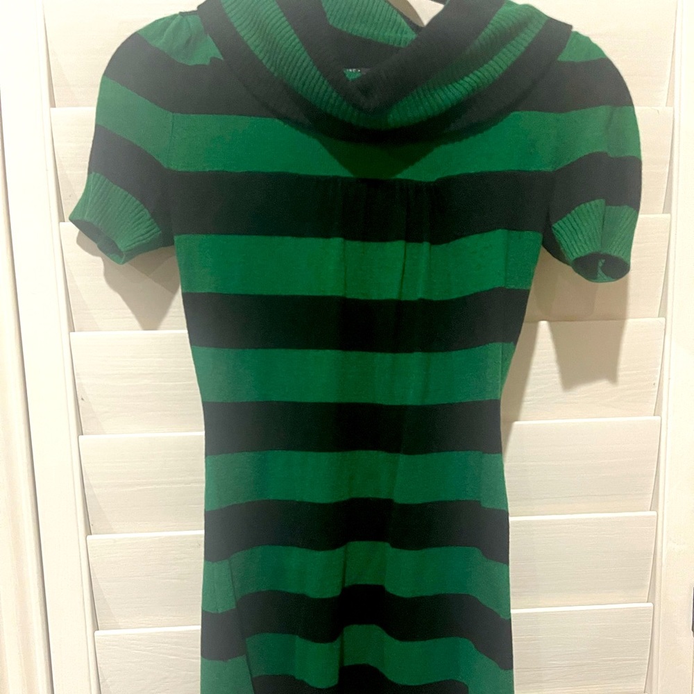 Sz small INC knit top. Like new.